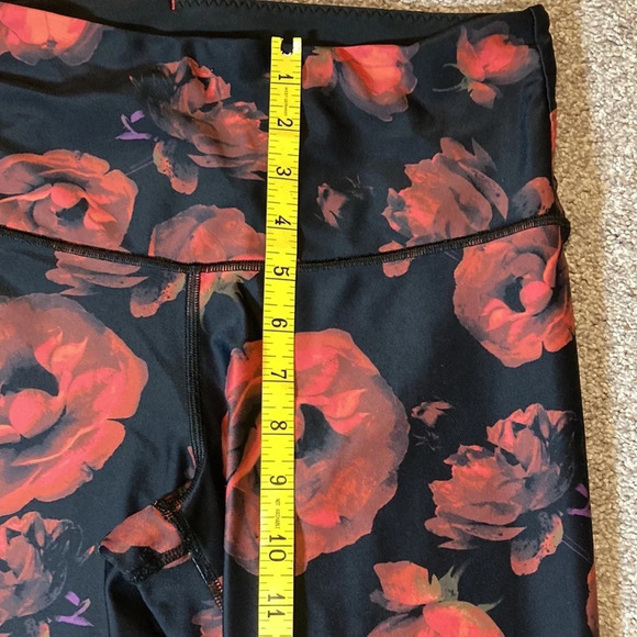 Victoria’s Secret Sport Leggings black and red roses M - Picture 5 of 14